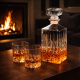 Garrafa e Copos de Whisky