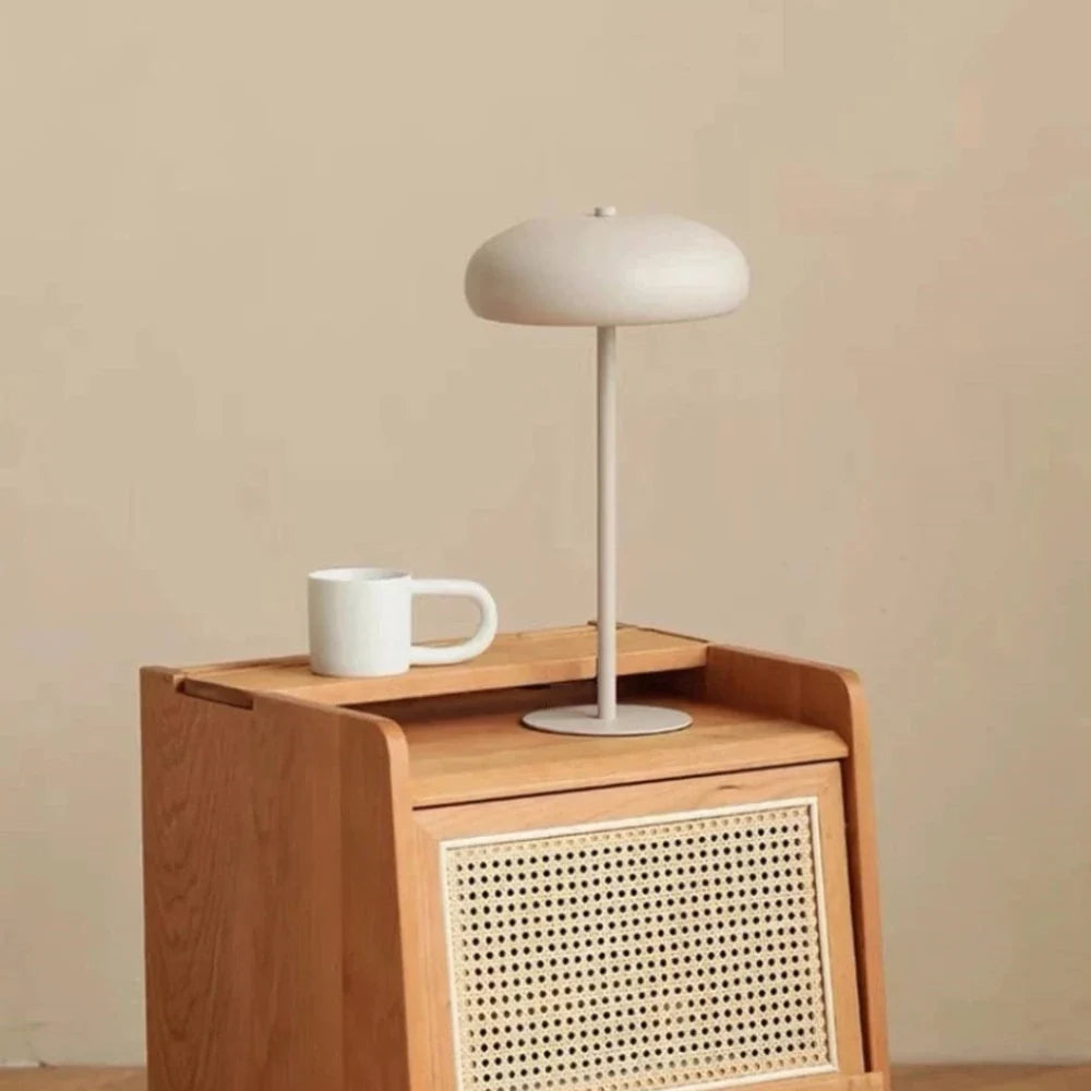 Lâmpada de mesa retro elegante